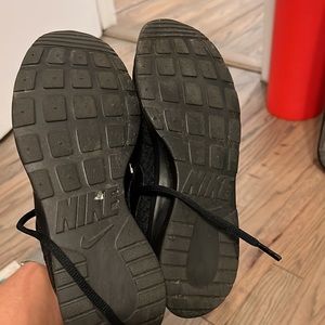all black womens sneakers nike